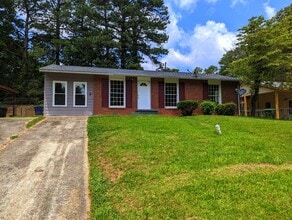 Building Photo - 2194 Baywood Dr SE