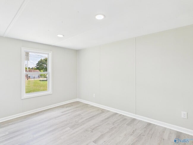 Building Photo - 877 Rolan Gooch Rd