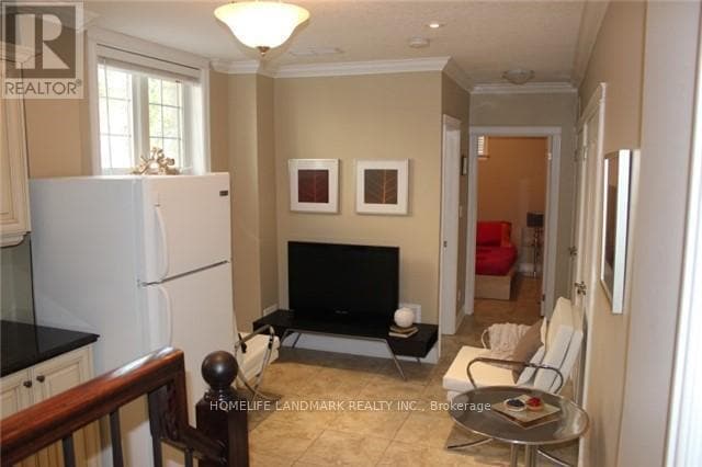 Building Photo - 202C Finch Ave E