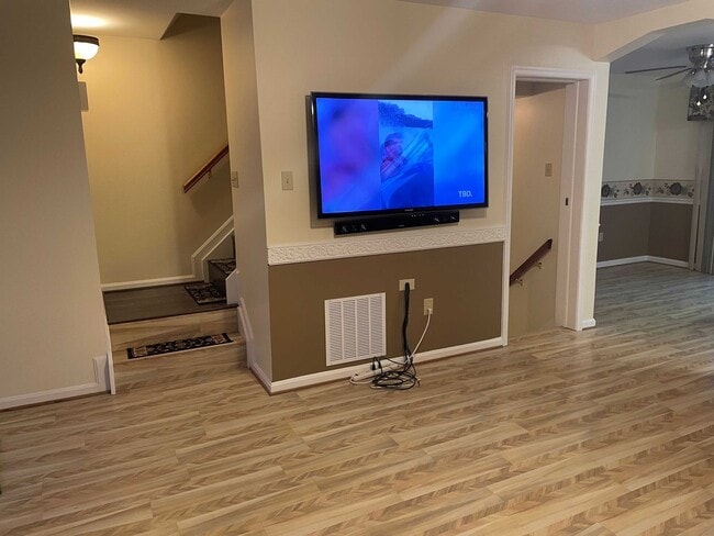 Building Photo - Spacious 3BR Townhome with Walkout Basement, Deck, Fenced Yard, Central A/C + Assigned Parking