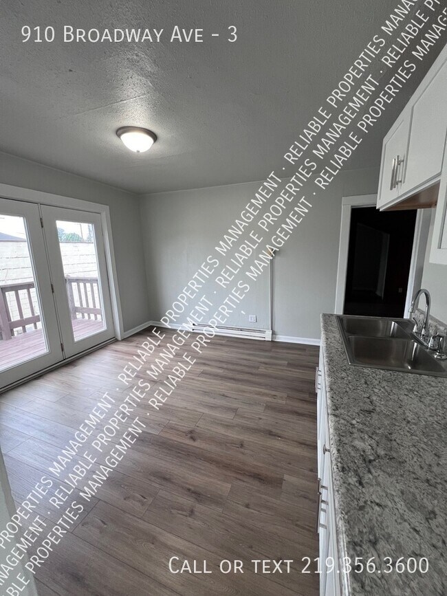 910 Broadway Ave Unit 3, Chesterton, IN 46304 Room for Rent in