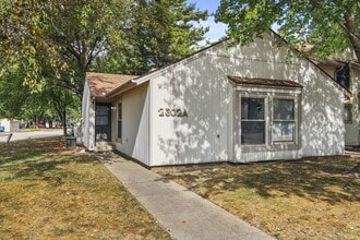 Building Photo - 2302A Melrose Dr