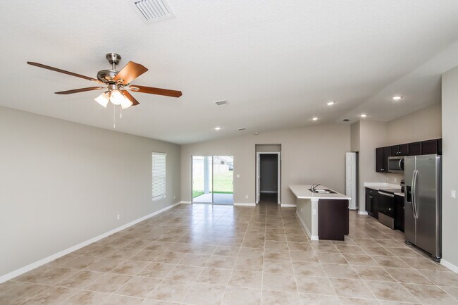 Foto del edificio - 1346 Walthan St SE, Palm Bay, FL