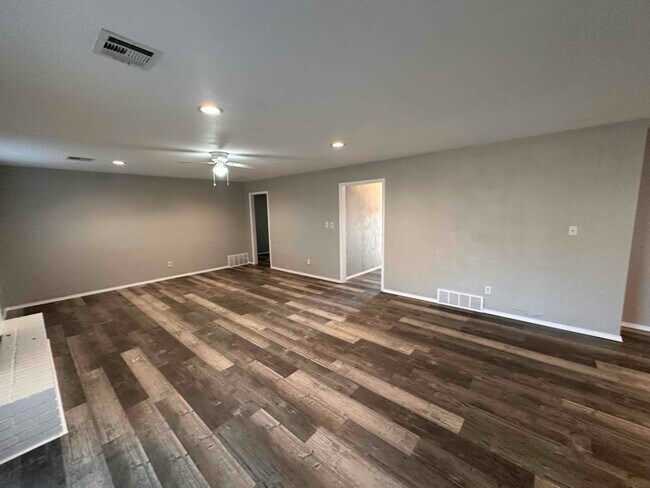 Foto del edificio - 11216 N McKinley Ave