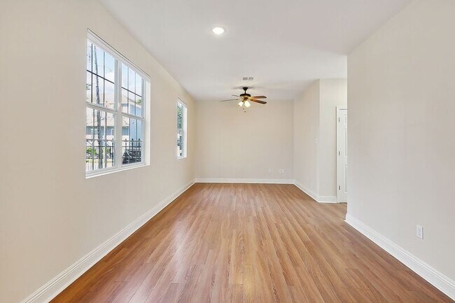 Photo - 2437 Conti St Apartment