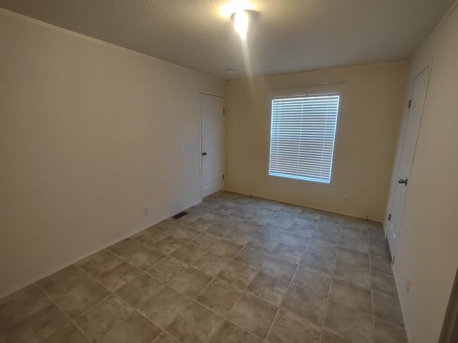 Building Photo - 2304 Wellington Green Dr