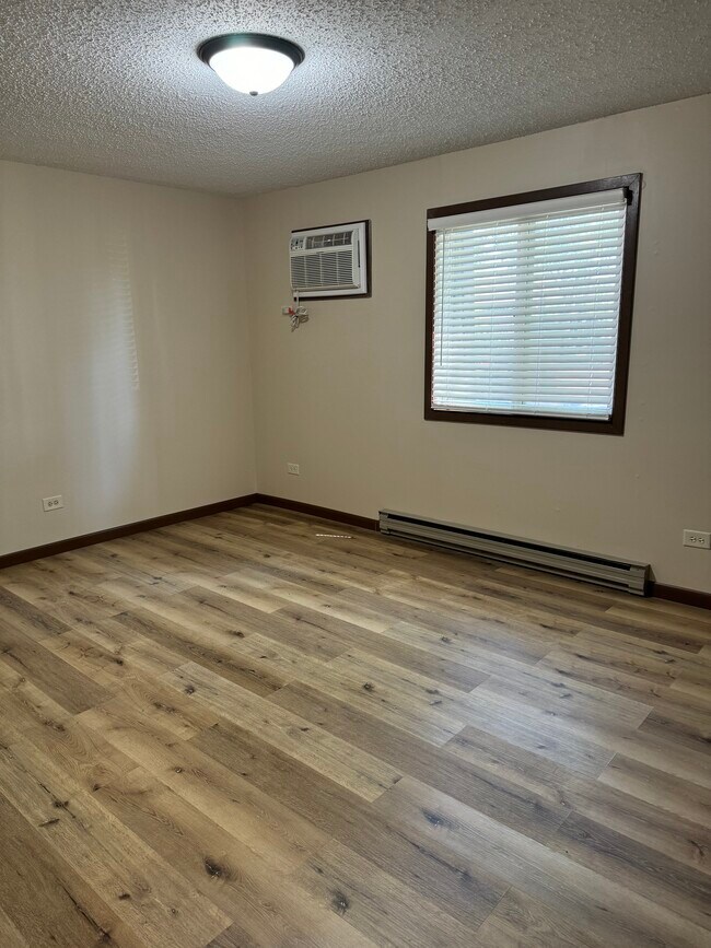 214 Madison St, Joliet, IL 60435 Condo for Rent in Joliet, IL