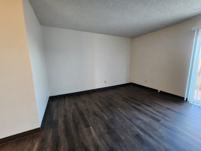 Building Photo - 657 E Clarion Dr