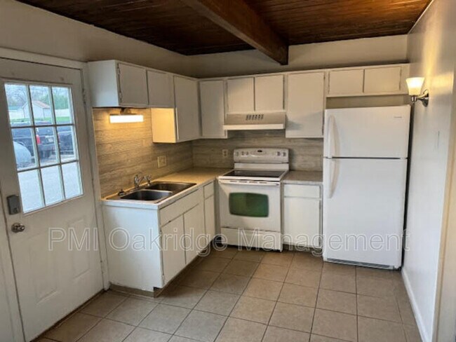Building Photo - 1507 Spruce Ave