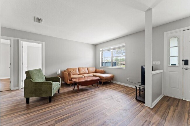 Foto del edificio - 7739 Pinnacle Dr