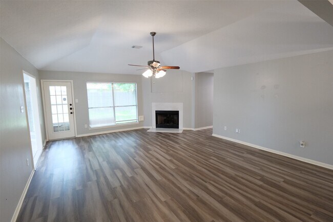 Foto del edificio - 17427 Hamilwood Dr