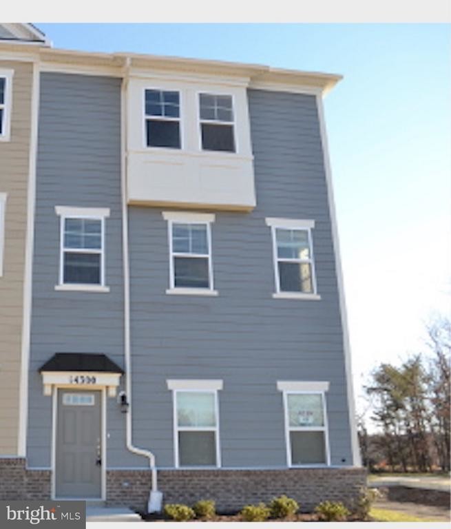 Foto principal - 3 bedroom in ROCKVILLE MD 20850
