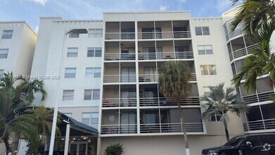 Building Photo - 2821 N Miami Beach Blvd