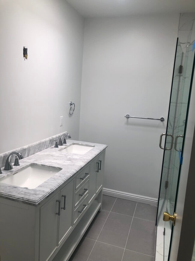 Building Photo - 1477 S Sherbourne Dr