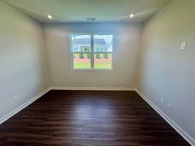 Foto del edificio - Beautiful 4BR/3BA Townhouse in Griffith Lakes