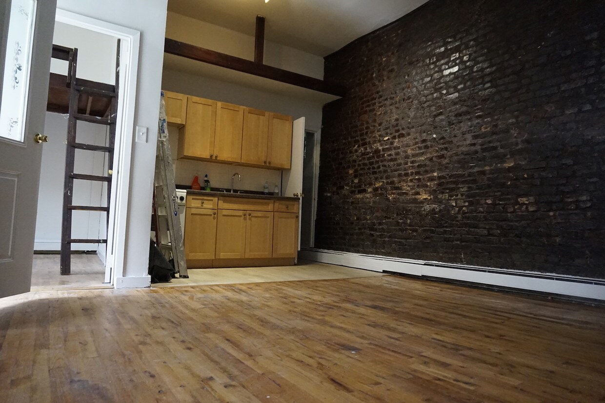Primary Photo - 172 S 2nd St