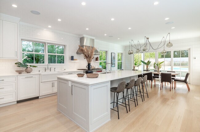 Foto del edificio - 142 Cove Hollow Rd