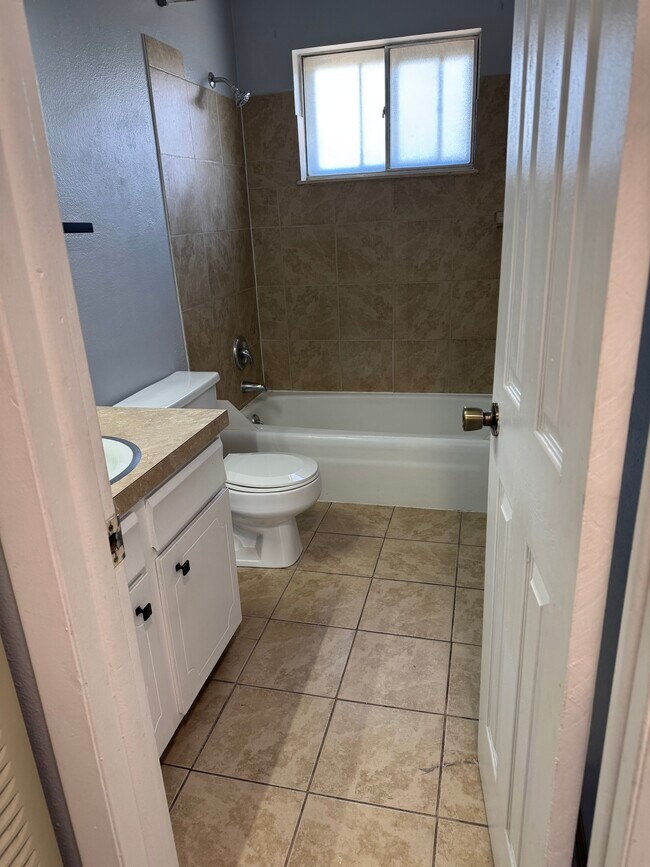 Foto del edificio - 3924 Devonshire Ln