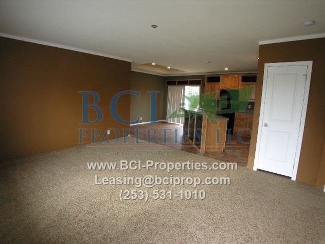 Building Photo - Evergreen Place Condominiums!! 3 Bed/ 2 Ba...