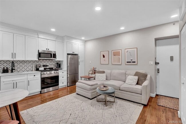 Photo - 25 W Broadway Apartment