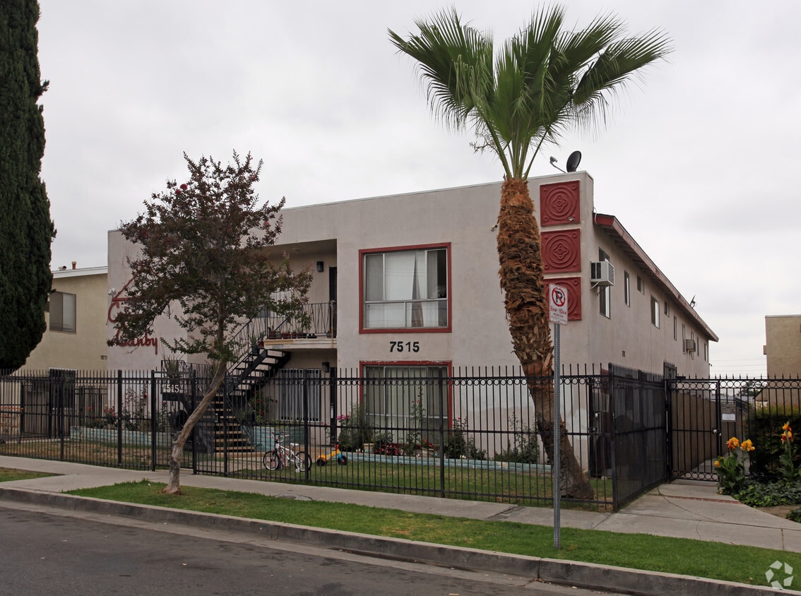 Crown Canby Apartments in Reseda, CA