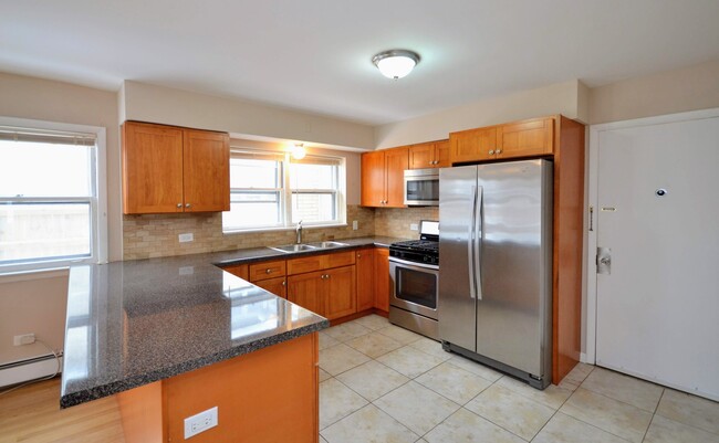 Building Photo - 1221 N La Grange Rd