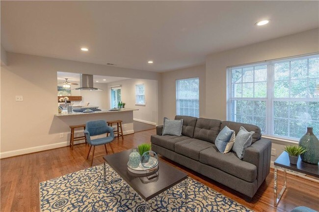 Building Photo - 9869 Kingsman Dr