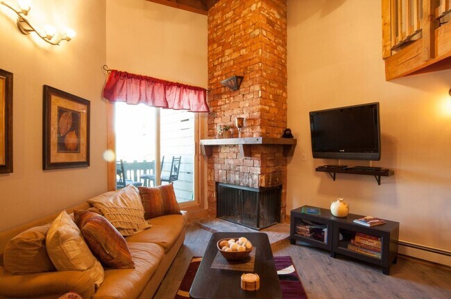 Building Photo - 2300 Lodgepole Cir