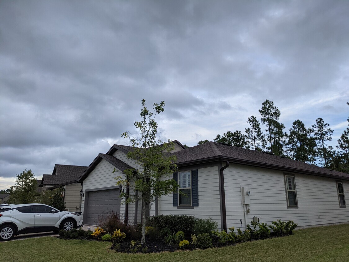 Building Photo - 221 Broomsedge Cir