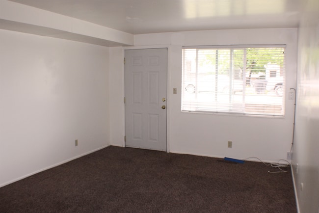 Building Photo - 25 E 900 N