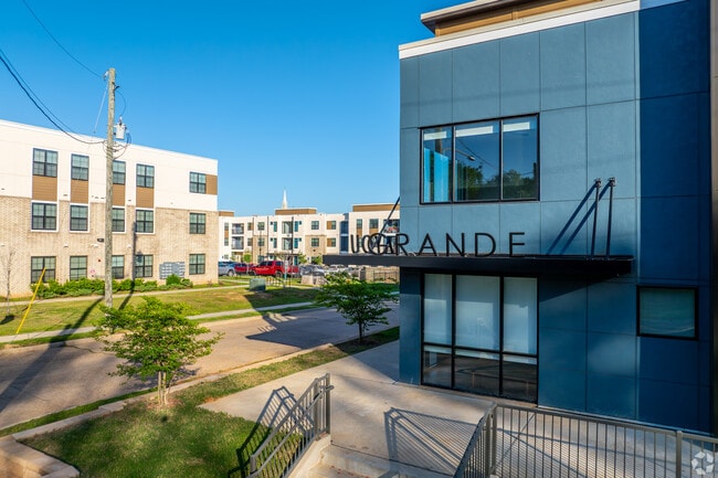 Building Photo - Bayou Grande
