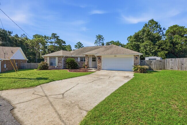 Foto del edificio - "Charming Pet Friendly 4-Bed Oasis in South Crestview with $500.00 Off First Full Months Rent!"