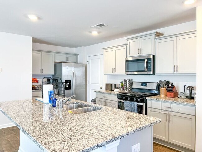 Building Photo - 1521 Rosegarth Ln