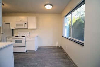 Building Photo - 1942-1956 NE Tillamook St Building Photo - 1942-1956 NE Tillamook St