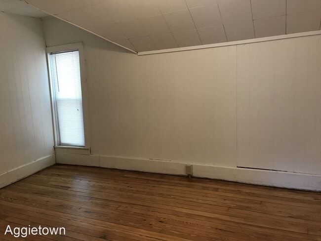 Building Photo - 4 br, 2 bath House - 831 Laramie