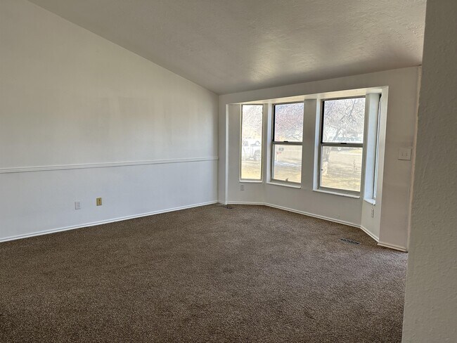 Building Photo - 1235 Dotta Dr