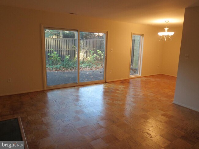 Building Photo - 1727 Ivy Oak Square