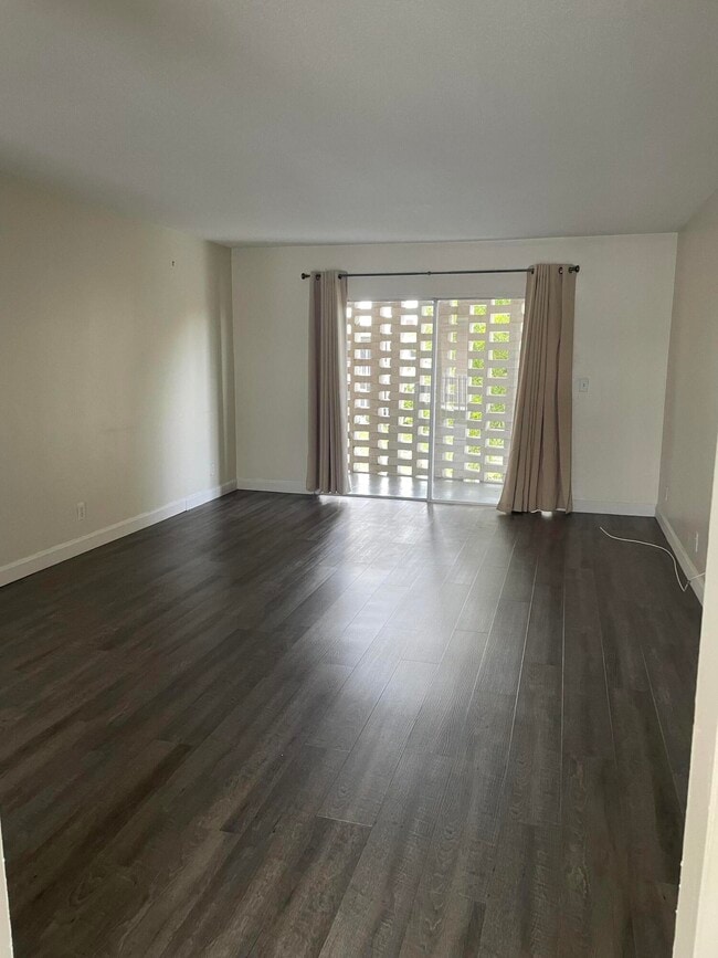 Building Photo - 1500 Crescent Cir