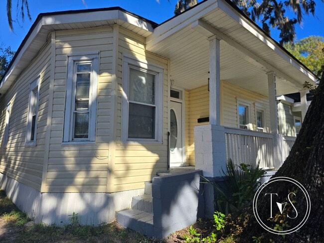 Building Photo - RATE DROP ALERT (was $1900/month)!