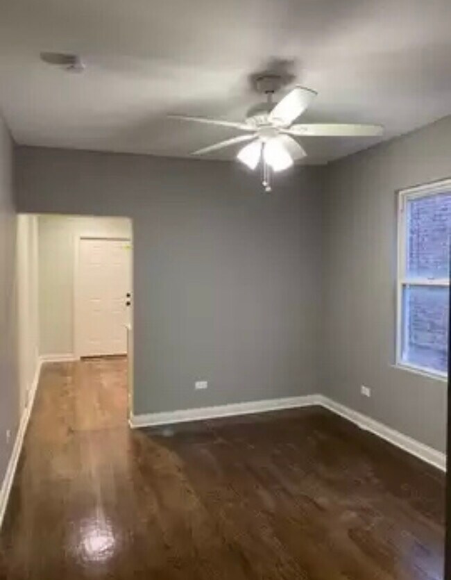 Dining area - 1627 N Meade Ave