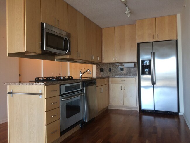 Building Photo - 9725 Woods Dr