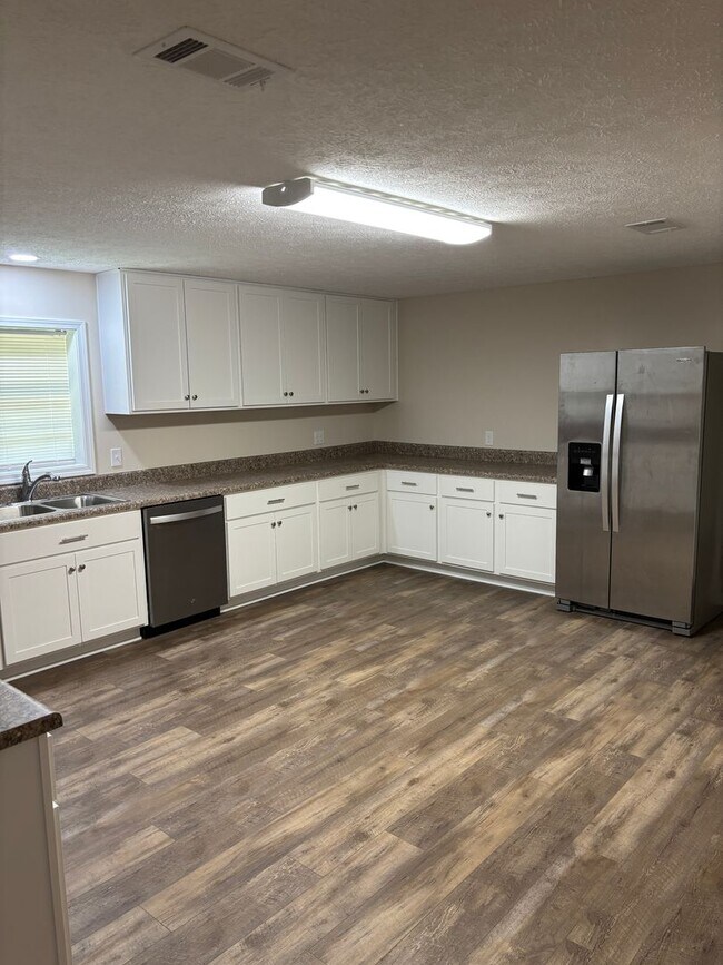Foto del edificio - Convenient  Three Bedroom Westside location!