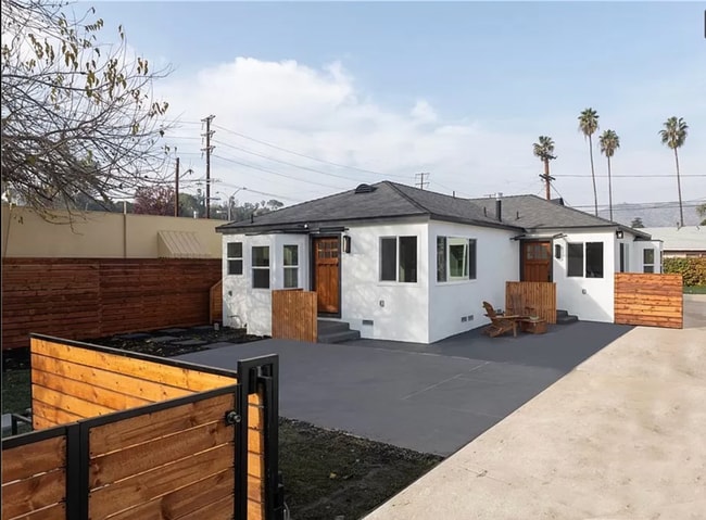 Building Photo - 1593 Yosemite Dr