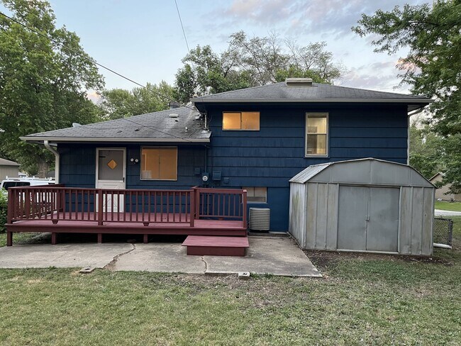 Building Photo - 9410 Fairwood Dr