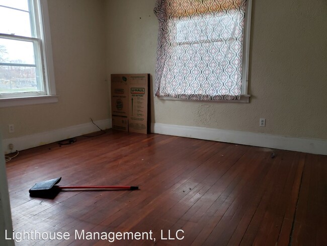 Building Photo - 6 br, 2 bath House - 120 Strong St.