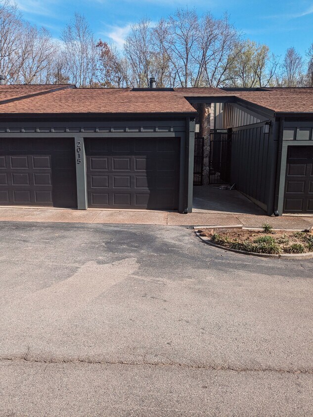 2015 Cherokee Bluff Dr Unit 2015, Knoxville, TN 37920 Condo for Rent in Knoxville, TN