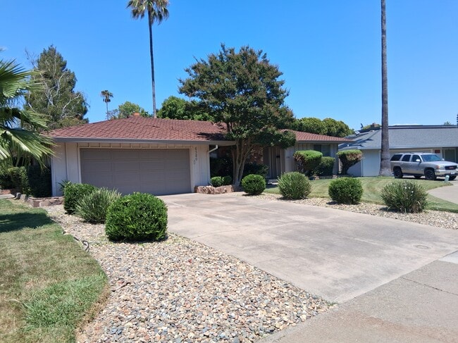 Building Photo - 6580 Harmon Dr