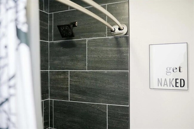 Foto del edificio - 7303 Twin Crest Dr