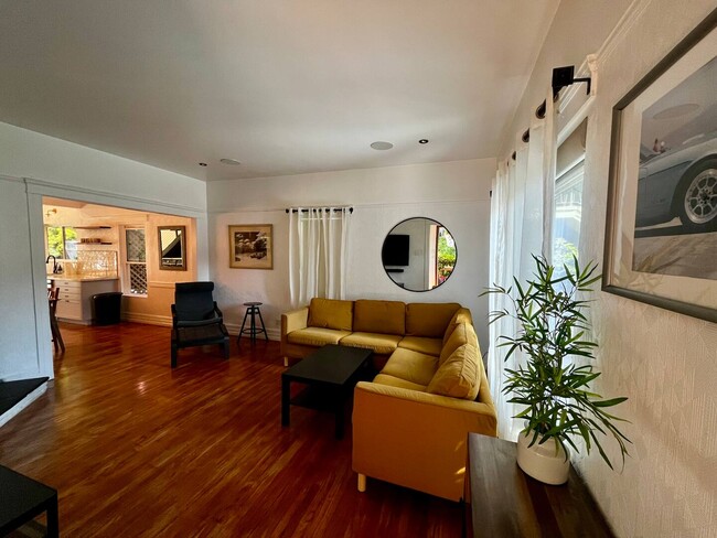 Foto del edificio - 1405 N Mansfield Ave
