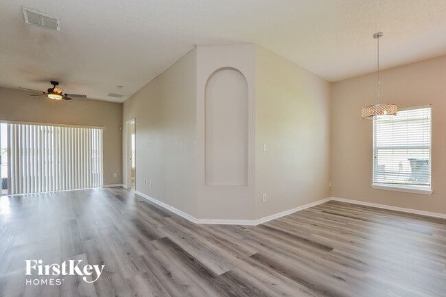 Foto del edificio - 4810 Waterside Pointe Cir